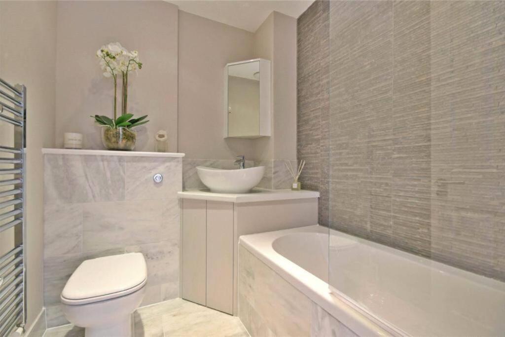 Luxury 3 Bed Apartment - Huge Outdoor Terrace & Amazing Transport Links 伦敦 外观 照片